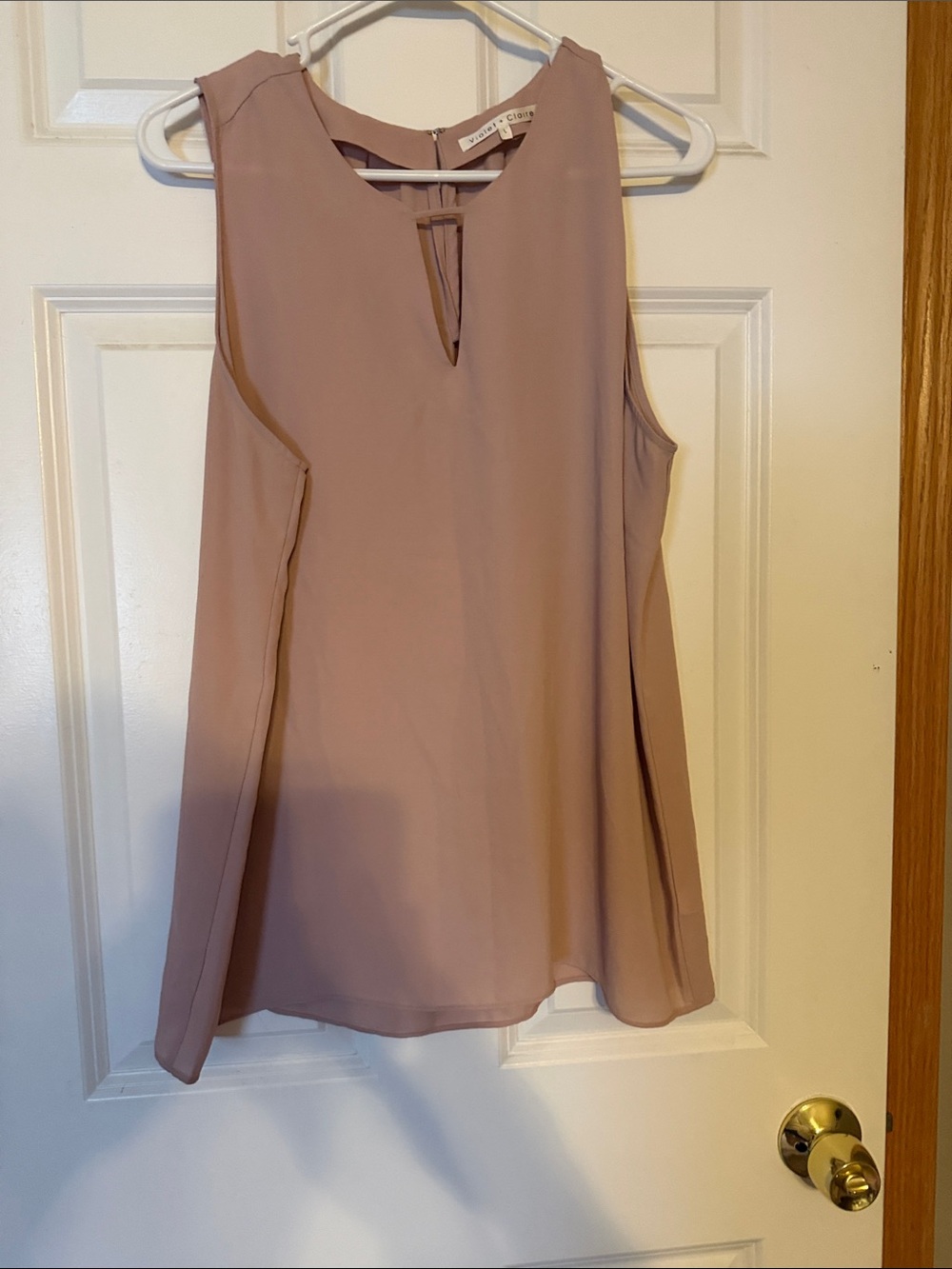 Violet & Claire Sleeveless Keyhole Tank in Mauve